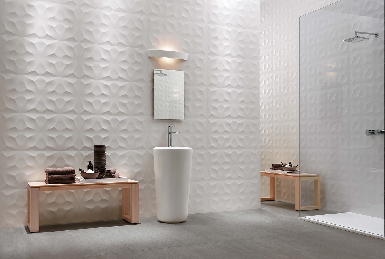 Трехмерность керамического покрытия 3D WALL DESIGN Diamond White Matt роскошно подчеркивается динамичной игрой светотени.